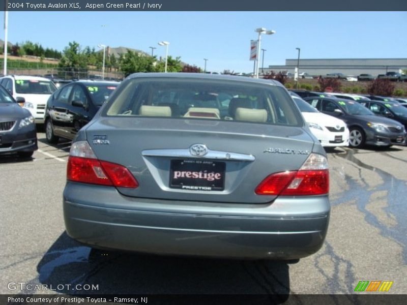 Aspen Green Pearl / Ivory 2004 Toyota Avalon XLS