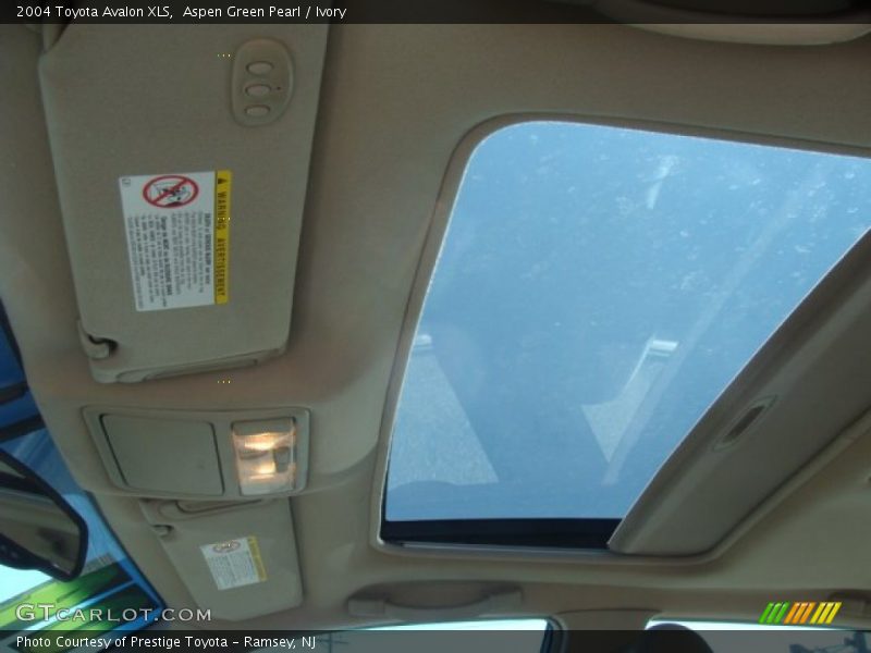 Aspen Green Pearl / Ivory 2004 Toyota Avalon XLS