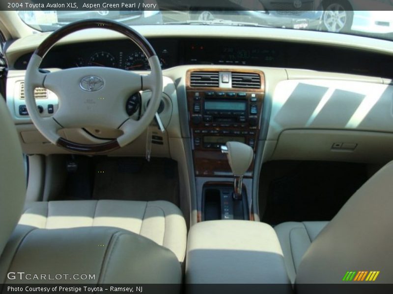 Aspen Green Pearl / Ivory 2004 Toyota Avalon XLS