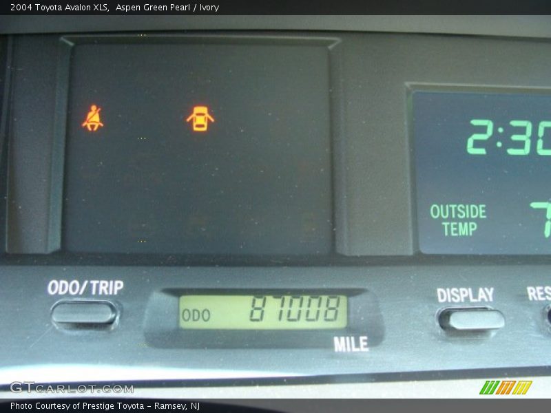 Aspen Green Pearl / Ivory 2004 Toyota Avalon XLS