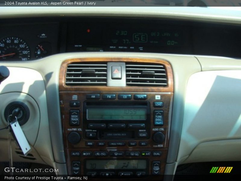 Aspen Green Pearl / Ivory 2004 Toyota Avalon XLS
