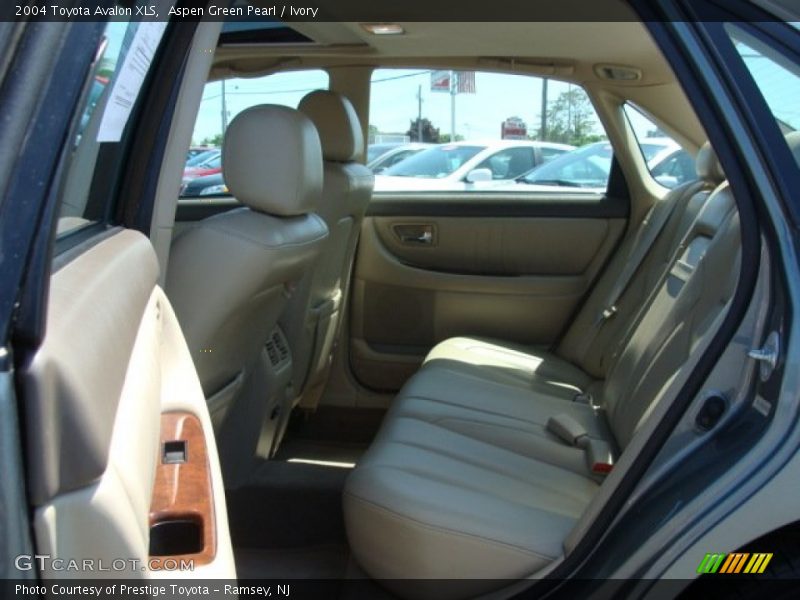Aspen Green Pearl / Ivory 2004 Toyota Avalon XLS