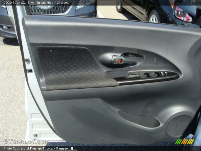 Silver Streak Mica / Charcoal 2010 Scion xD