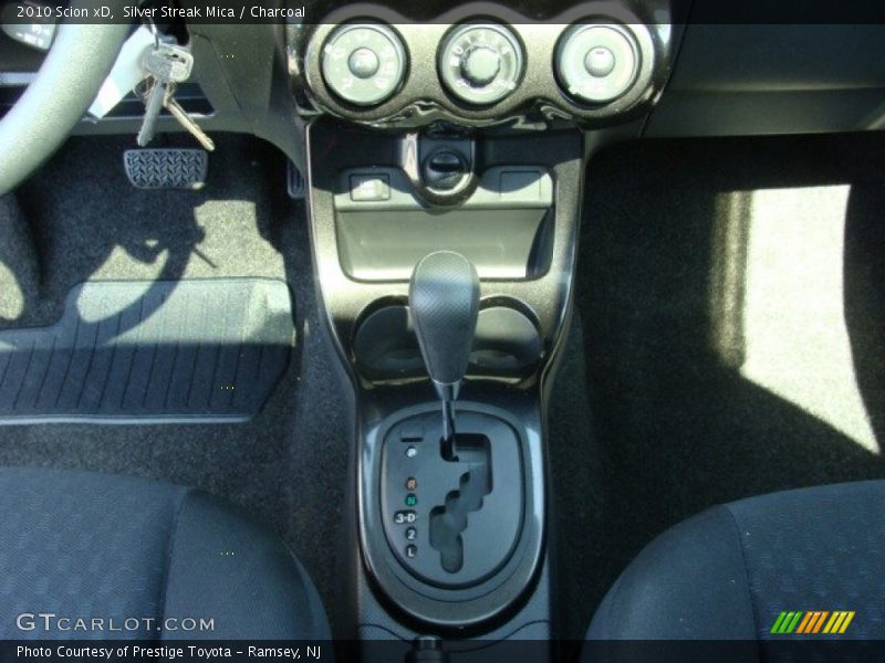 Silver Streak Mica / Charcoal 2010 Scion xD