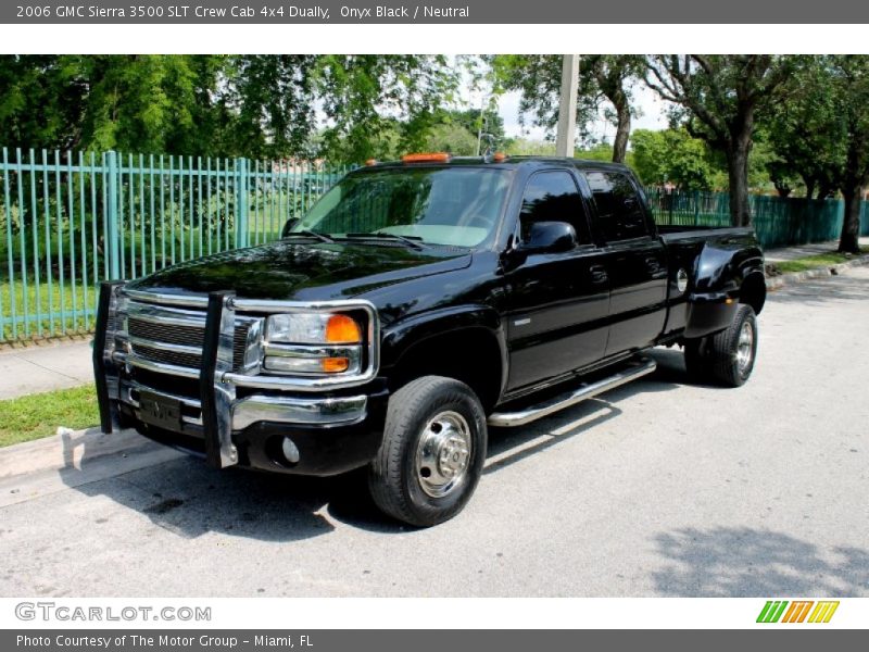 Front 3/4 View of 2006 Sierra 3500 SLT Crew Cab 4x4 Dually