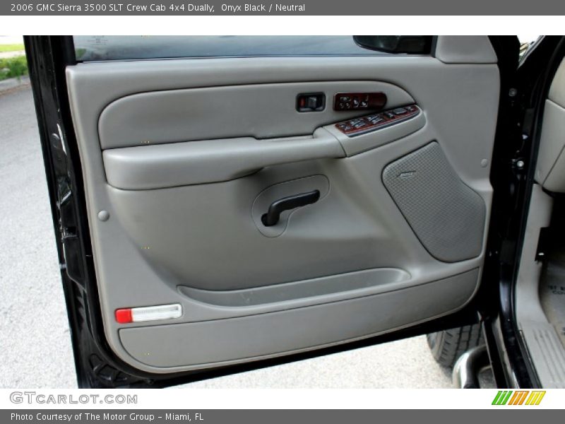 Door Panel of 2006 Sierra 3500 SLT Crew Cab 4x4 Dually