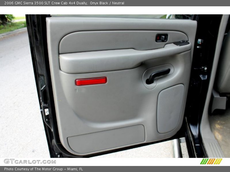 Door Panel of 2006 Sierra 3500 SLT Crew Cab 4x4 Dually