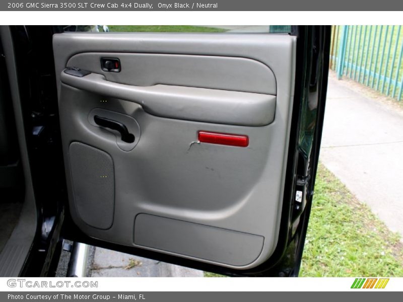 Door Panel of 2006 Sierra 3500 SLT Crew Cab 4x4 Dually