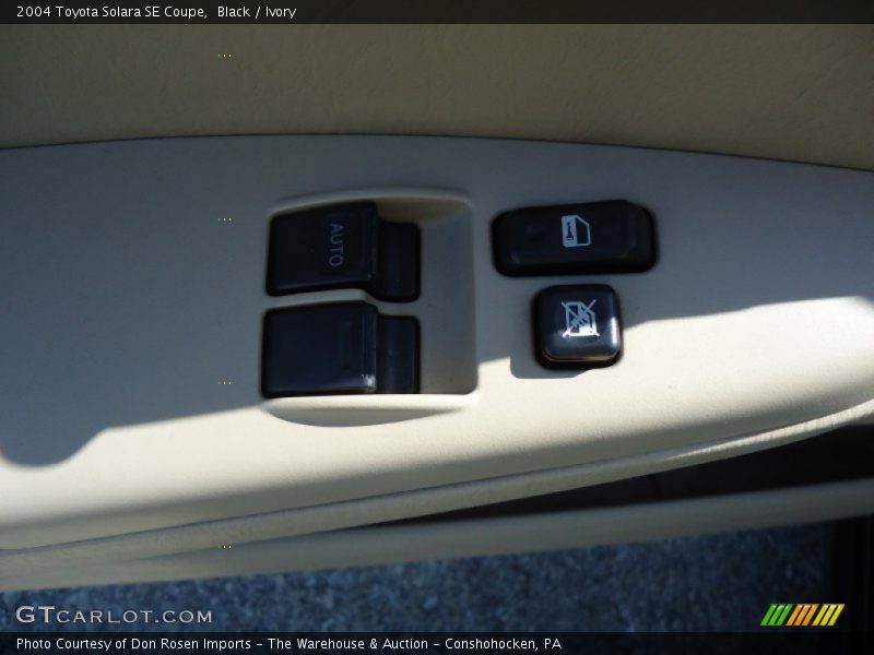 Black / Ivory 2004 Toyota Solara SE Coupe
