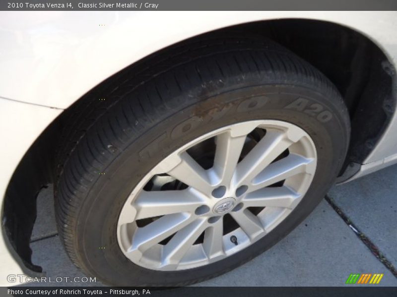 Classic Silver Metallic / Gray 2010 Toyota Venza I4