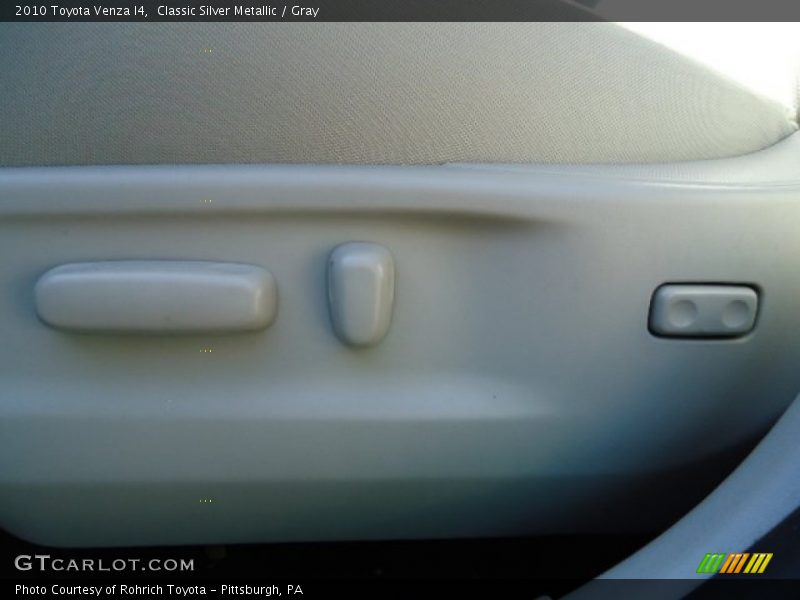 Classic Silver Metallic / Gray 2010 Toyota Venza I4