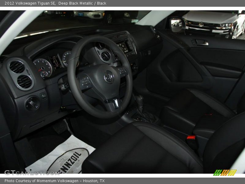 Deep Black Metallic / Black 2012 Volkswagen Tiguan SE