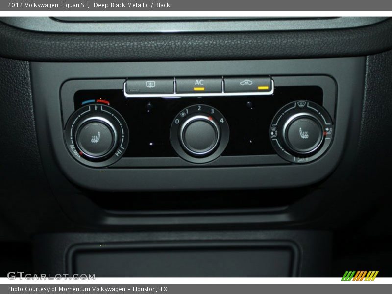 Deep Black Metallic / Black 2012 Volkswagen Tiguan SE