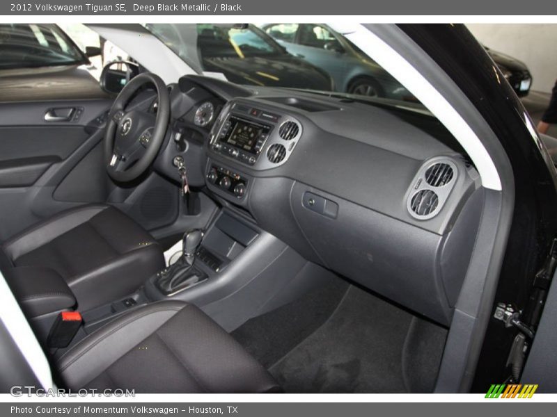 Deep Black Metallic / Black 2012 Volkswagen Tiguan SE