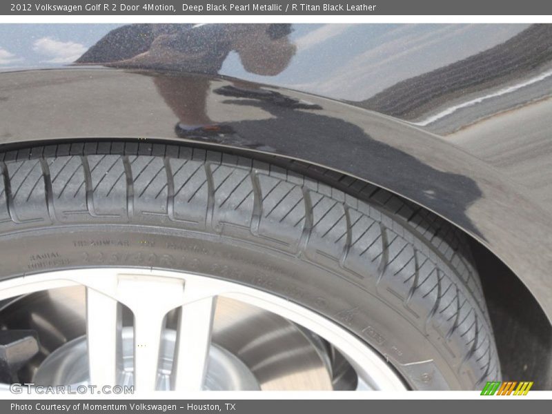 Deep Black Pearl Metallic / R Titan Black Leather 2012 Volkswagen Golf R 2 Door 4Motion