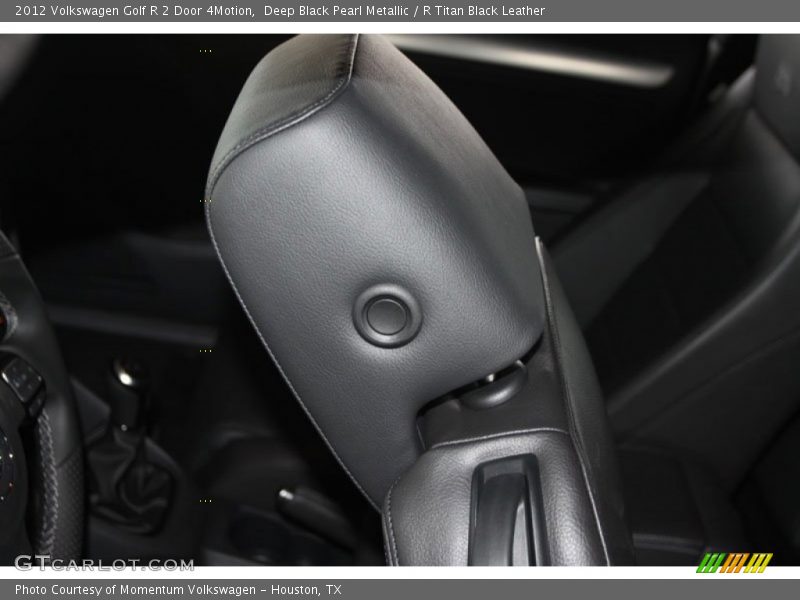 Deep Black Pearl Metallic / R Titan Black Leather 2012 Volkswagen Golf R 2 Door 4Motion