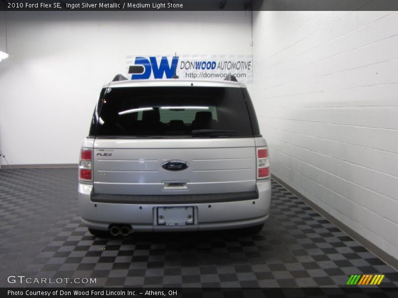 Ingot Silver Metallic / Medium Light Stone 2010 Ford Flex SE