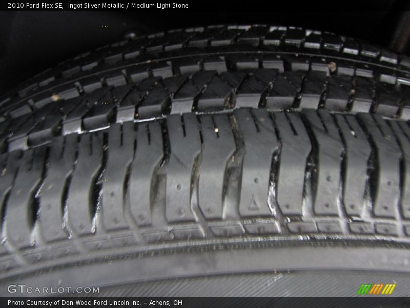 Ingot Silver Metallic / Medium Light Stone 2010 Ford Flex SE