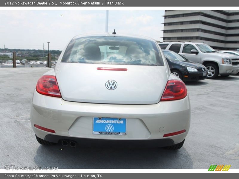 Moonrock Silver Metallic / Titan Black 2012 Volkswagen Beetle 2.5L