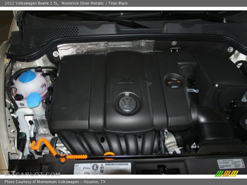 Moonrock Silver Metallic / Titan Black 2012 Volkswagen Beetle 2.5L