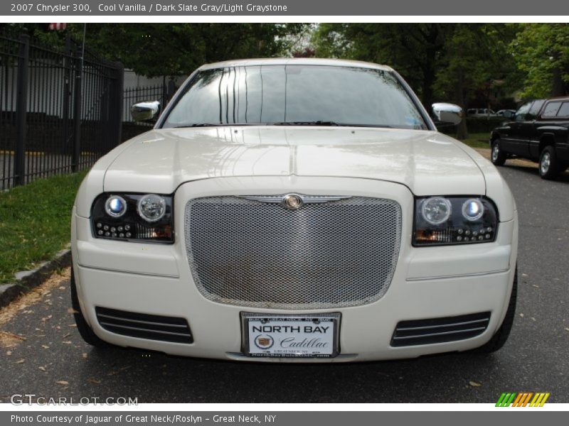 Cool Vanilla / Dark Slate Gray/Light Graystone 2007 Chrysler 300