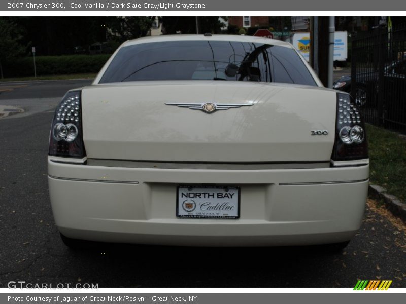 Cool Vanilla / Dark Slate Gray/Light Graystone 2007 Chrysler 300