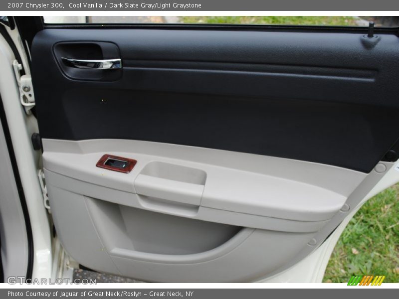 Cool Vanilla / Dark Slate Gray/Light Graystone 2007 Chrysler 300