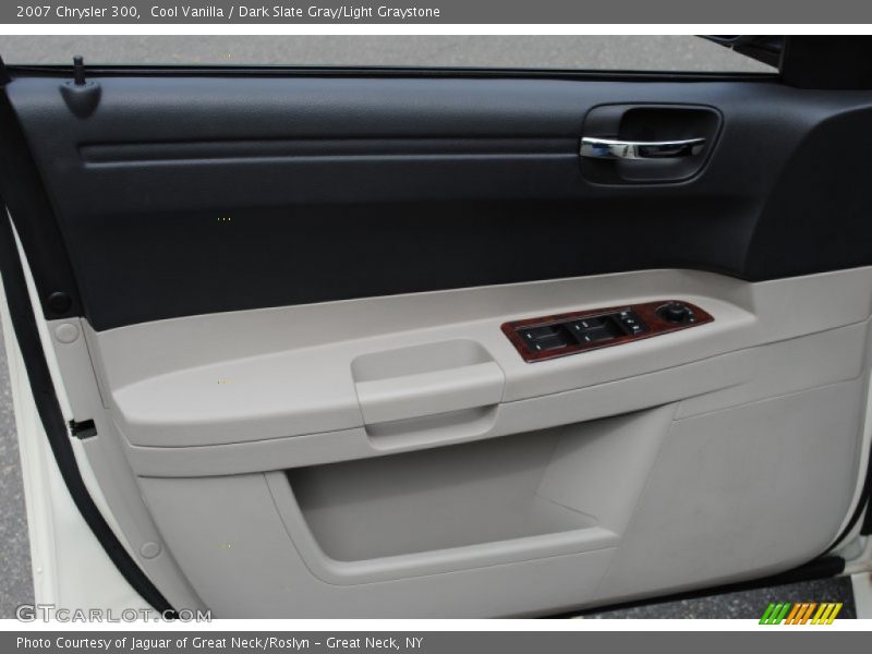 Cool Vanilla / Dark Slate Gray/Light Graystone 2007 Chrysler 300