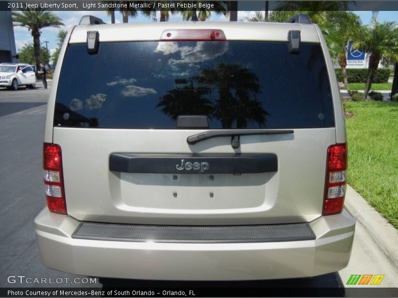 Light Sandstone Metallic / Pastel Pebble Beige 2011 Jeep Liberty Sport