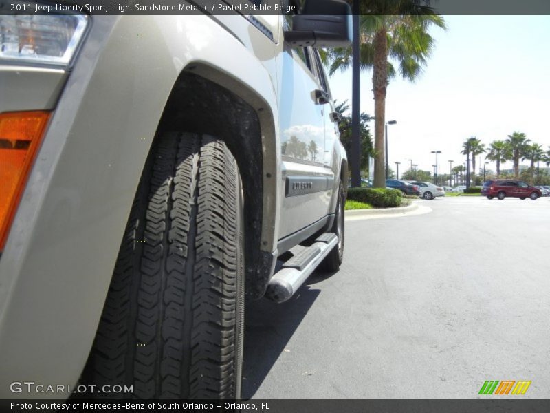 Light Sandstone Metallic / Pastel Pebble Beige 2011 Jeep Liberty Sport