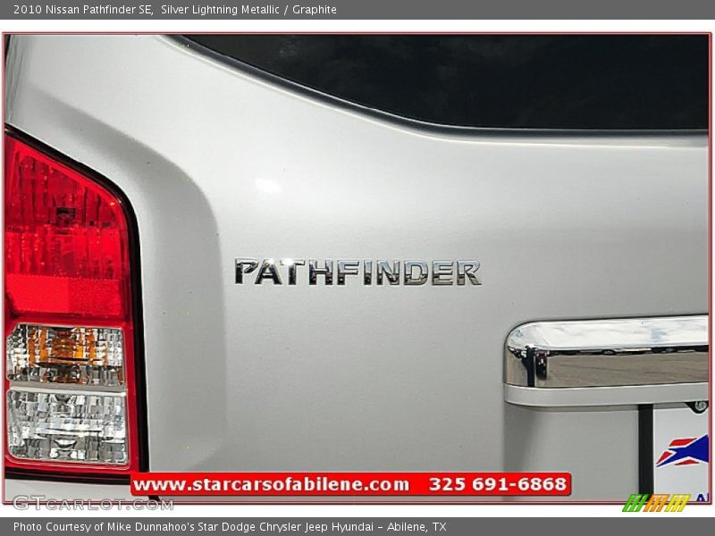 Silver Lightning Metallic / Graphite 2010 Nissan Pathfinder SE