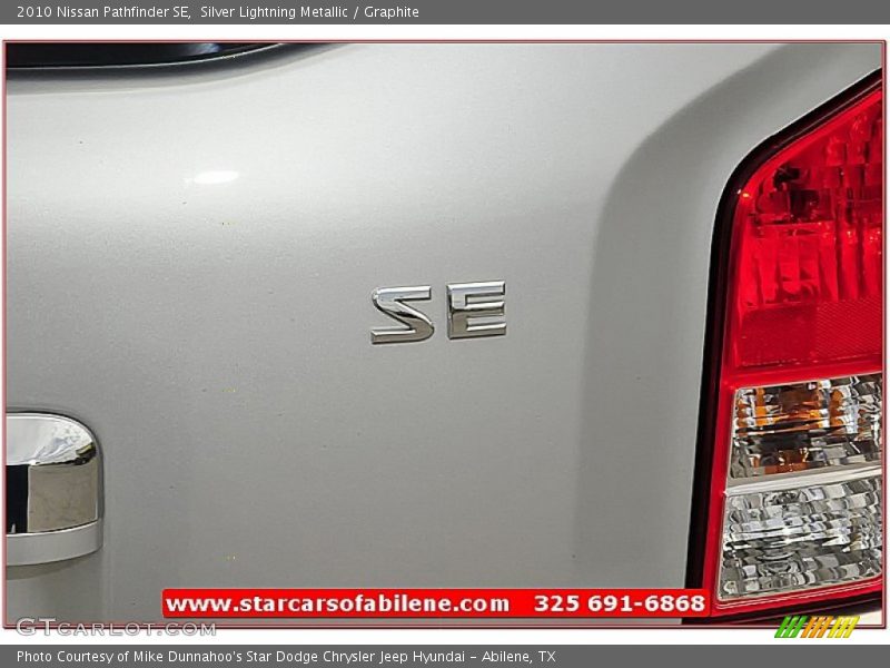 Silver Lightning Metallic / Graphite 2010 Nissan Pathfinder SE