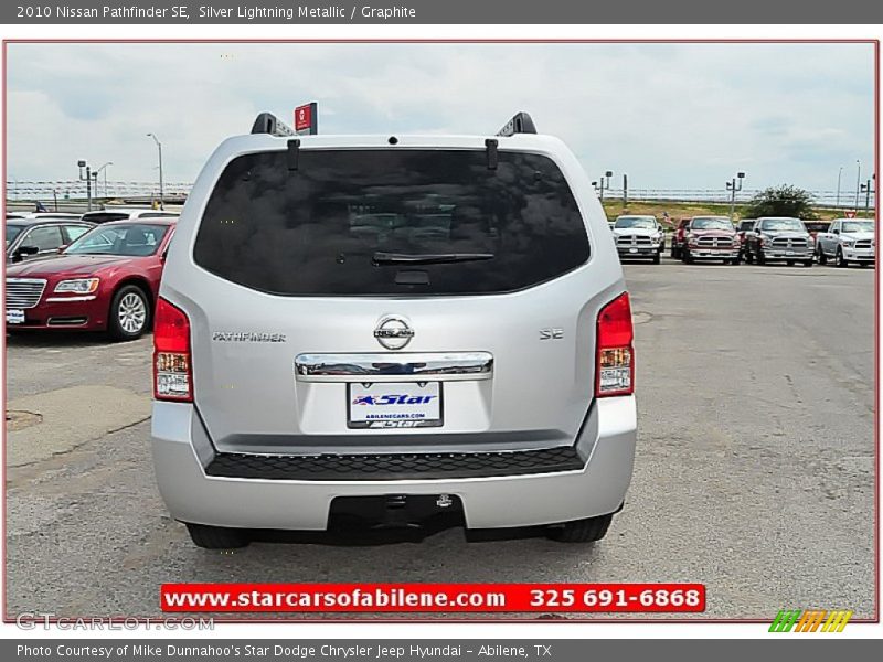 Silver Lightning Metallic / Graphite 2010 Nissan Pathfinder SE