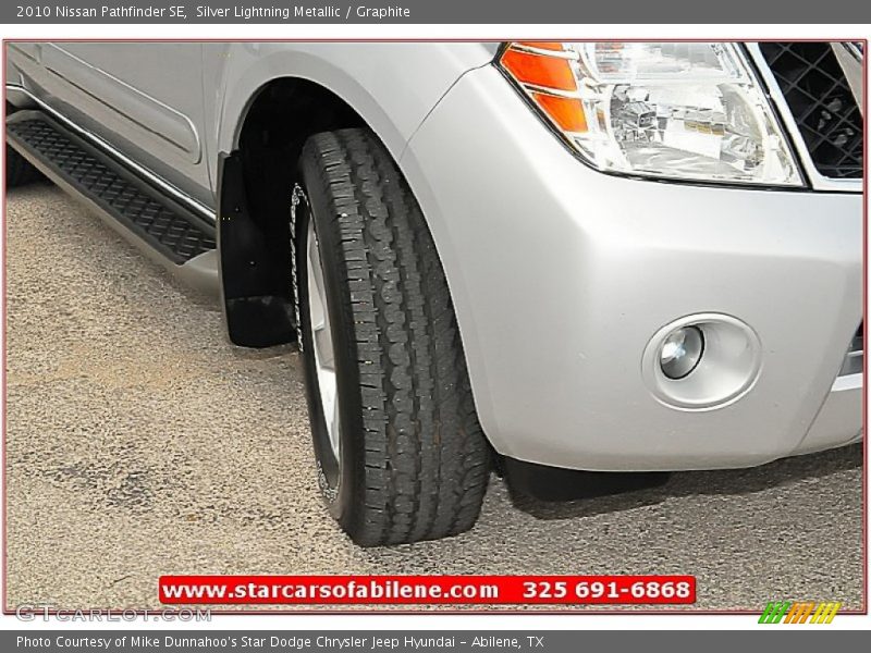 Silver Lightning Metallic / Graphite 2010 Nissan Pathfinder SE