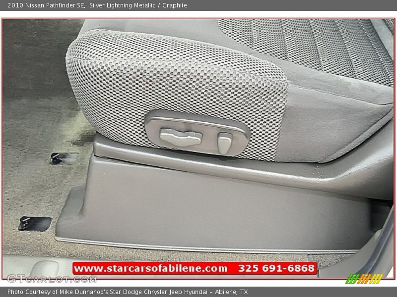Silver Lightning Metallic / Graphite 2010 Nissan Pathfinder SE