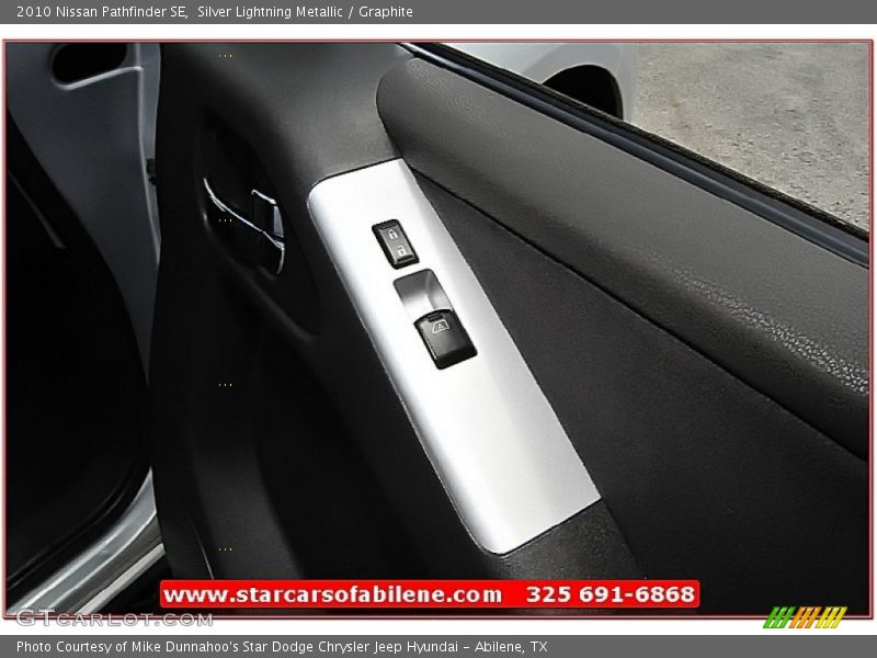 Silver Lightning Metallic / Graphite 2010 Nissan Pathfinder SE