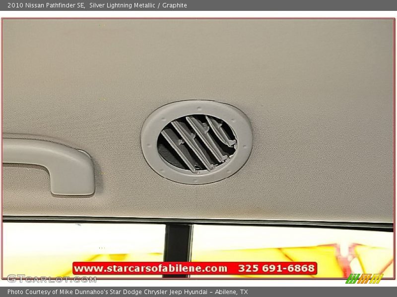 Silver Lightning Metallic / Graphite 2010 Nissan Pathfinder SE