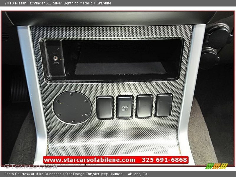 Silver Lightning Metallic / Graphite 2010 Nissan Pathfinder SE