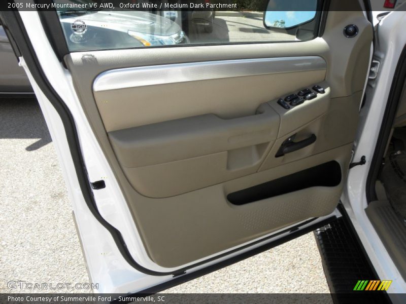 Oxford White / Medium Dark Parchment 2005 Mercury Mountaineer V6 AWD