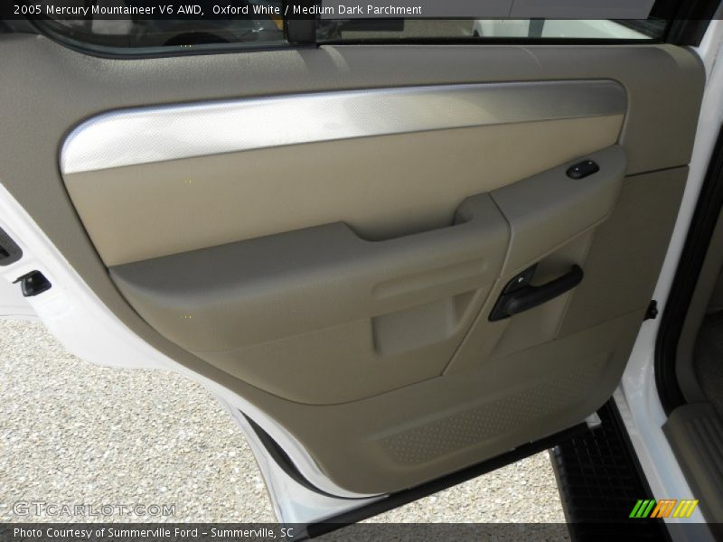 Oxford White / Medium Dark Parchment 2005 Mercury Mountaineer V6 AWD