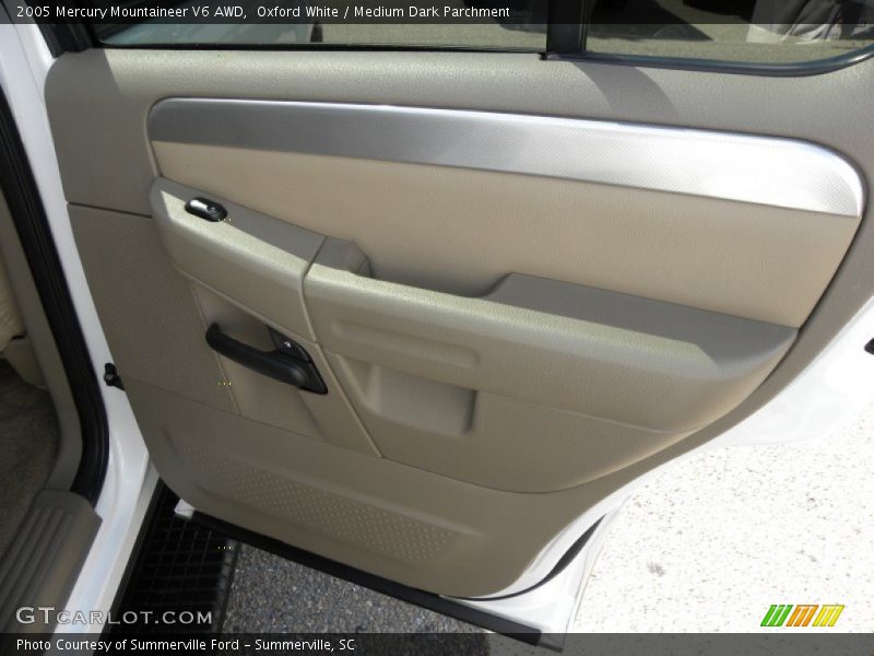 Oxford White / Medium Dark Parchment 2005 Mercury Mountaineer V6 AWD