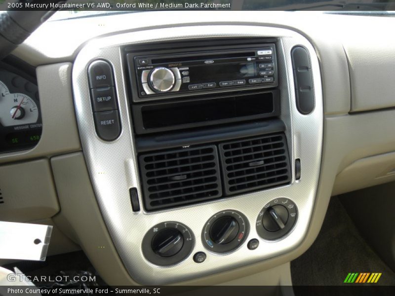 Oxford White / Medium Dark Parchment 2005 Mercury Mountaineer V6 AWD