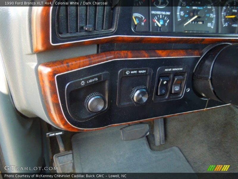 Colonial White / Dark Charcoal 1990 Ford Bronco XLT 4x4