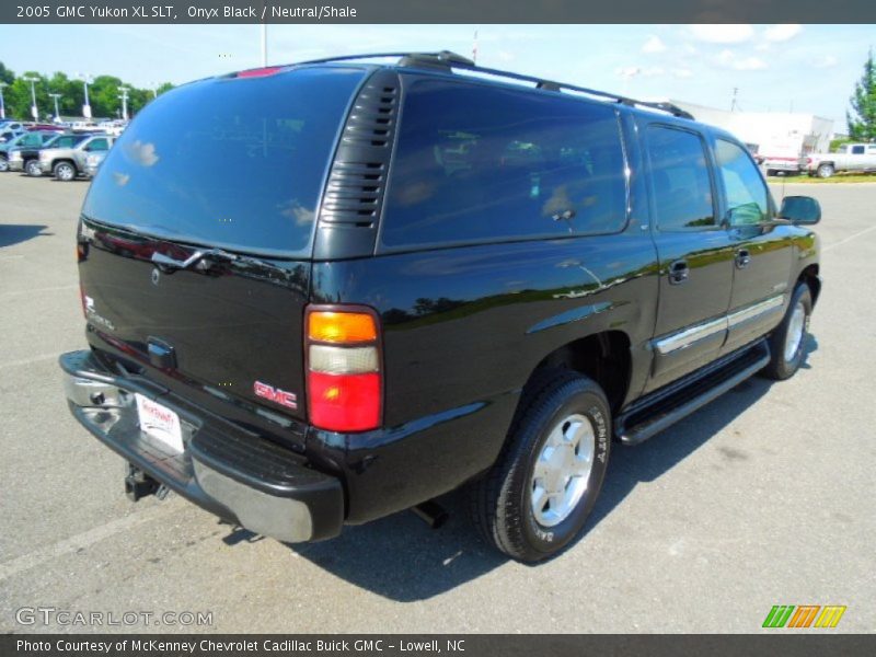 Onyx Black / Neutral/Shale 2005 GMC Yukon XL SLT