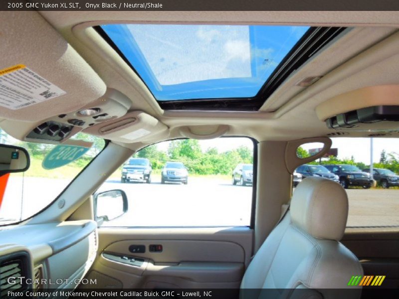 Onyx Black / Neutral/Shale 2005 GMC Yukon XL SLT