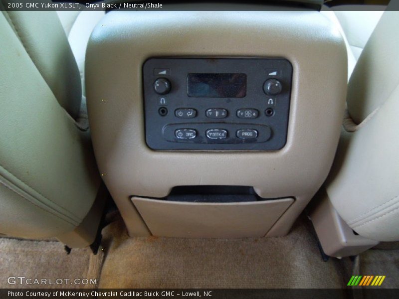 Onyx Black / Neutral/Shale 2005 GMC Yukon XL SLT