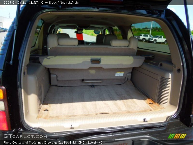 Onyx Black / Neutral/Shale 2005 GMC Yukon XL SLT