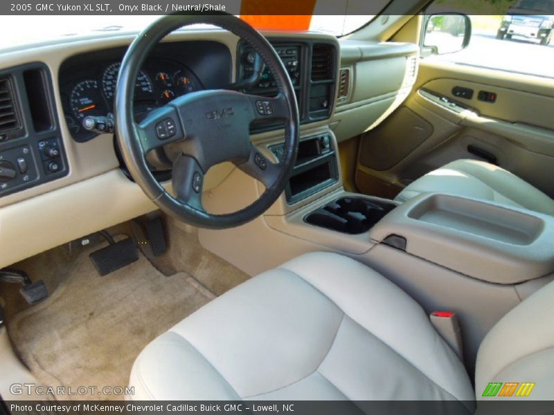 Onyx Black / Neutral/Shale 2005 GMC Yukon XL SLT