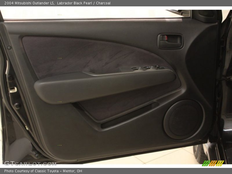 Labrador Black Pearl / Charcoal 2004 Mitsubishi Outlander LS