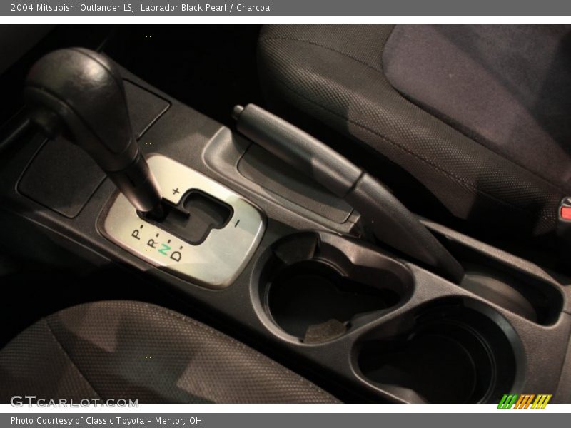 Labrador Black Pearl / Charcoal 2004 Mitsubishi Outlander LS